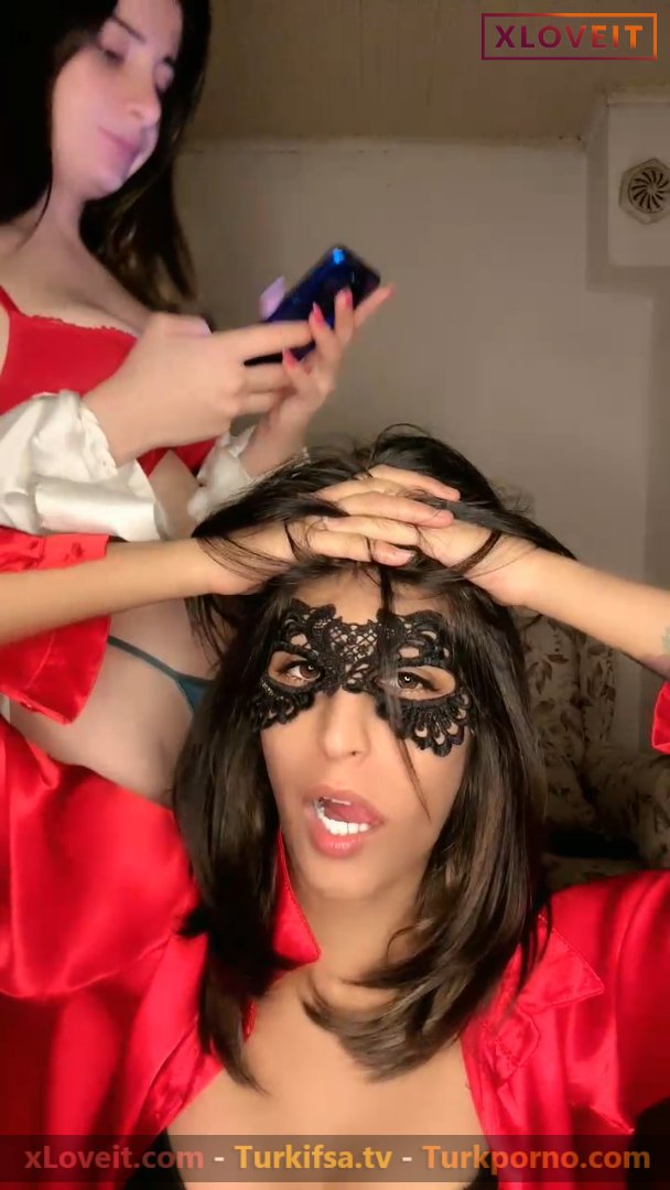 Tango Alya ifşa 2 çıtır kızdan canlı yayın seyret